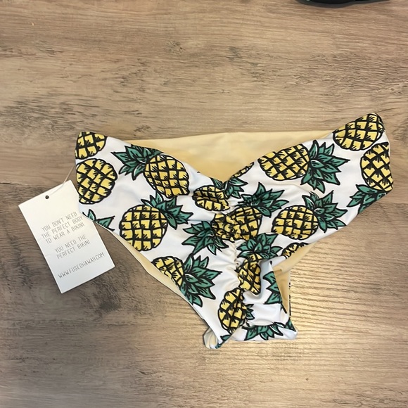 Fused Hawaii Kona bikini bottoms white pineapple xs - Picture 2 of 2